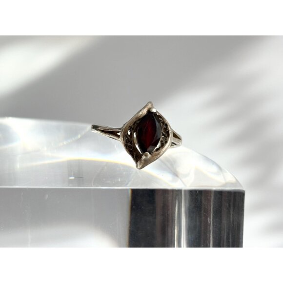 Calla Lily Garnet Semi-Precious 925 Sterling Silver Vintage Ring - sz 8 - Picture 2 of 11